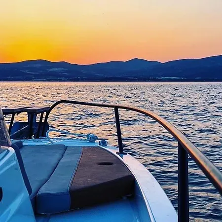 Botel Private Boat Tour Half-day,blue Lagoon & 2 Secret Place