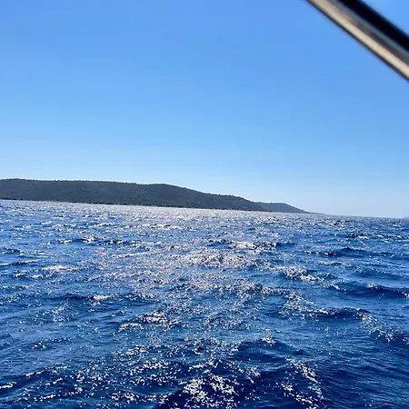 Botel Private Boat Tour Half-day,blue Lagoon & 2 Secret Place *