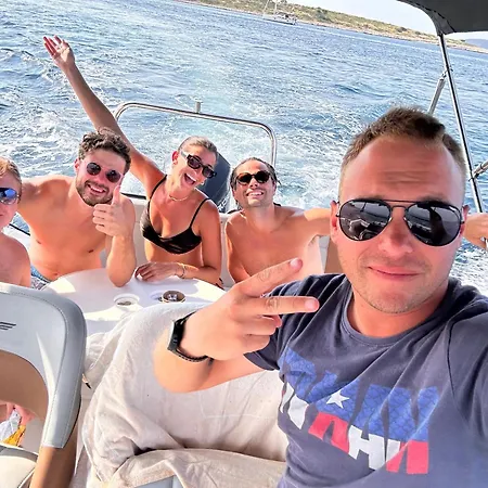 Private Boat Tour Half-day,blue Lagoon & 2 Secret Place Spalato