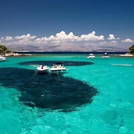 Botel Private Boat Tour Half-day,blue Lagoon & 2 Secret Place *